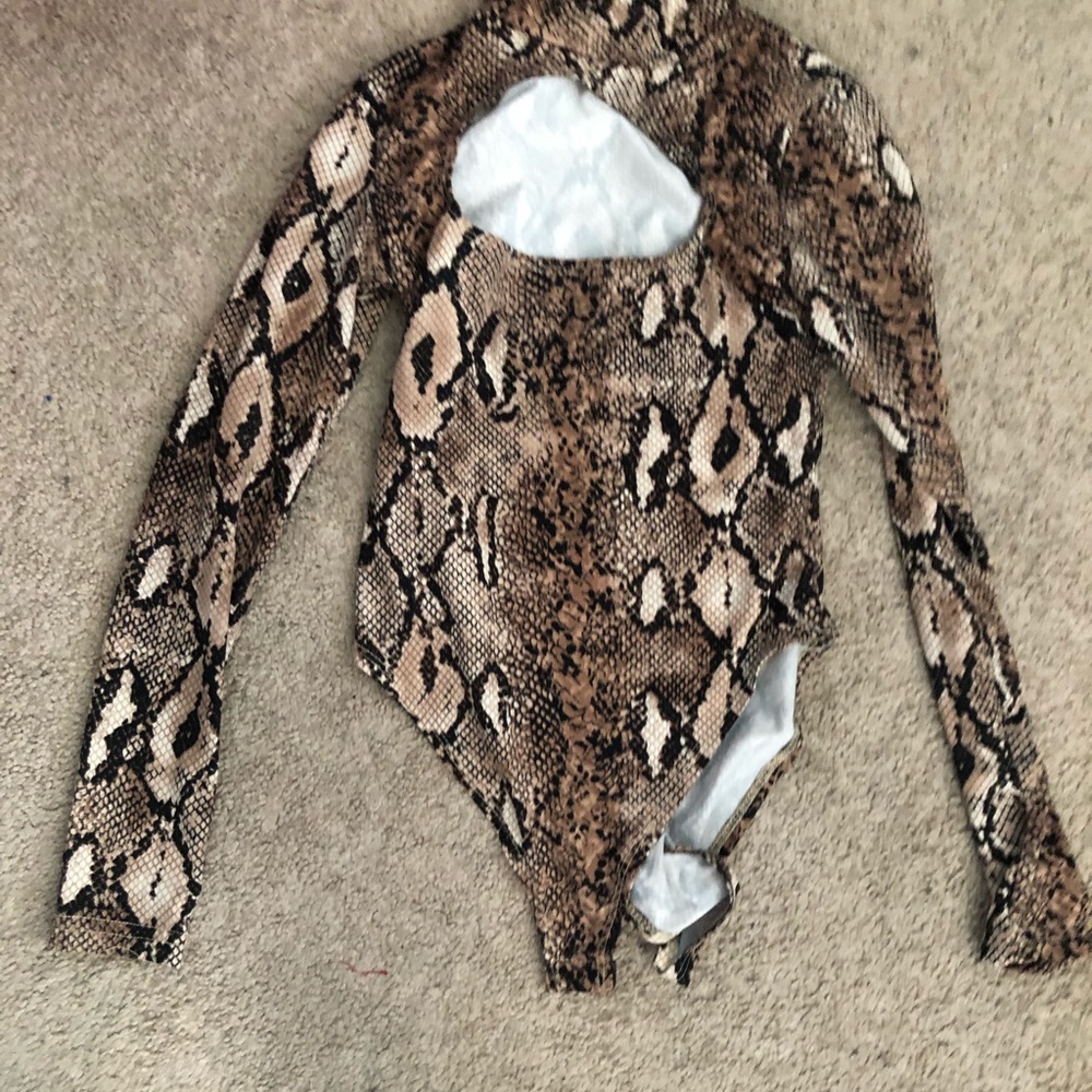 Snake print top